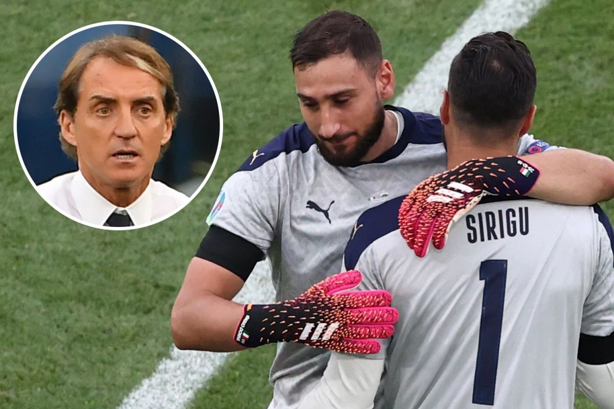 Euro 2020 fans hail Roberto Mancini as Italy boss subs on keeper Sirigu