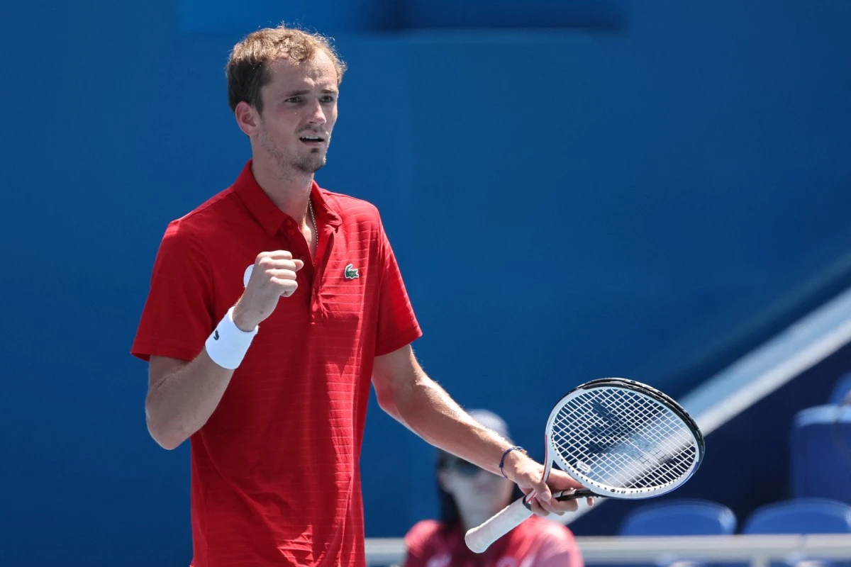 Daniil Medvedev rages 'If I die, who'll take responsibility?' at umpire