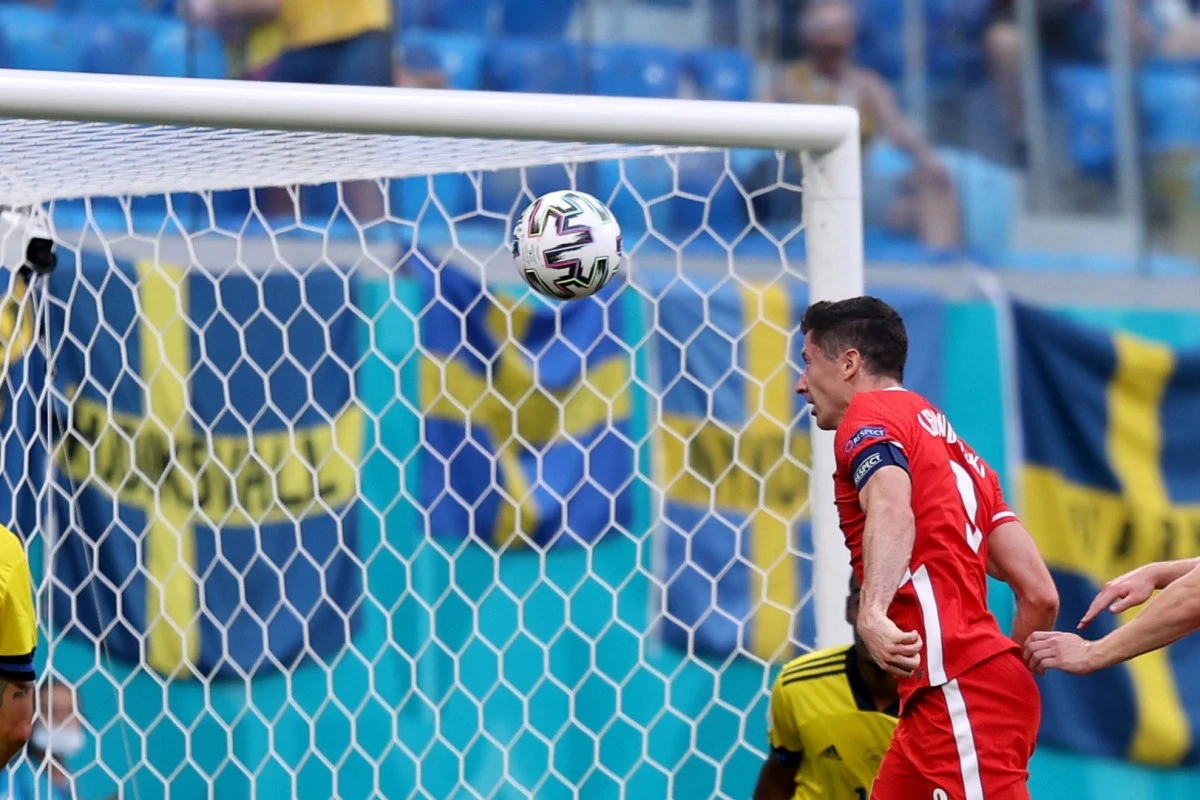 Watch Lewandowski miss open goal from TWO YARDS out - rattling bar TWICE