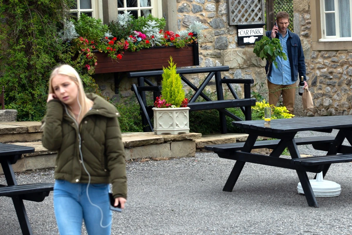 SHE'S BACK Emmerdale fans horrified as dead Lisa's voice tells daughter Belle to hurt Jamie