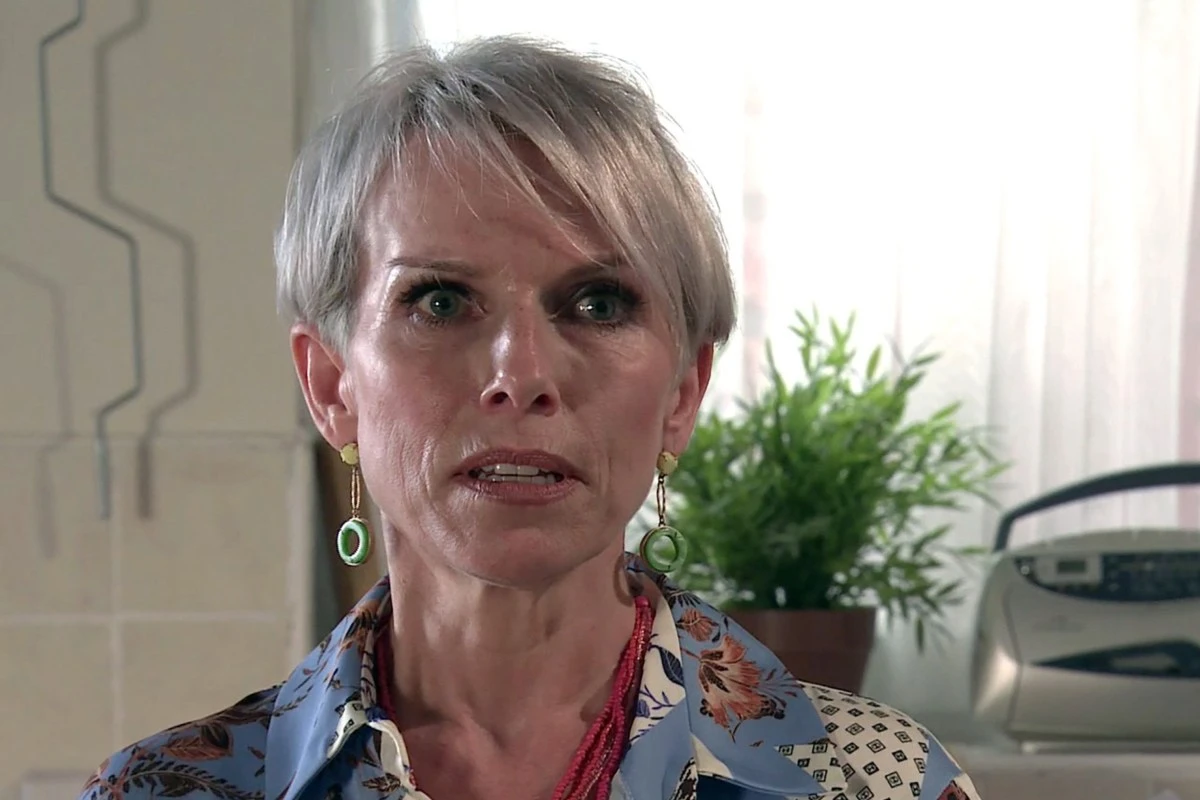 CORRIE BLIMEY Corrie fans convinced Debbie Webster is Ray Crosby's secret business partner