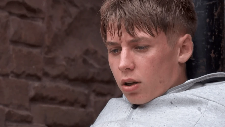 DRUG DRAMA Hollyoaks fans horrified as high Sid watches his own leg get crushed by a car