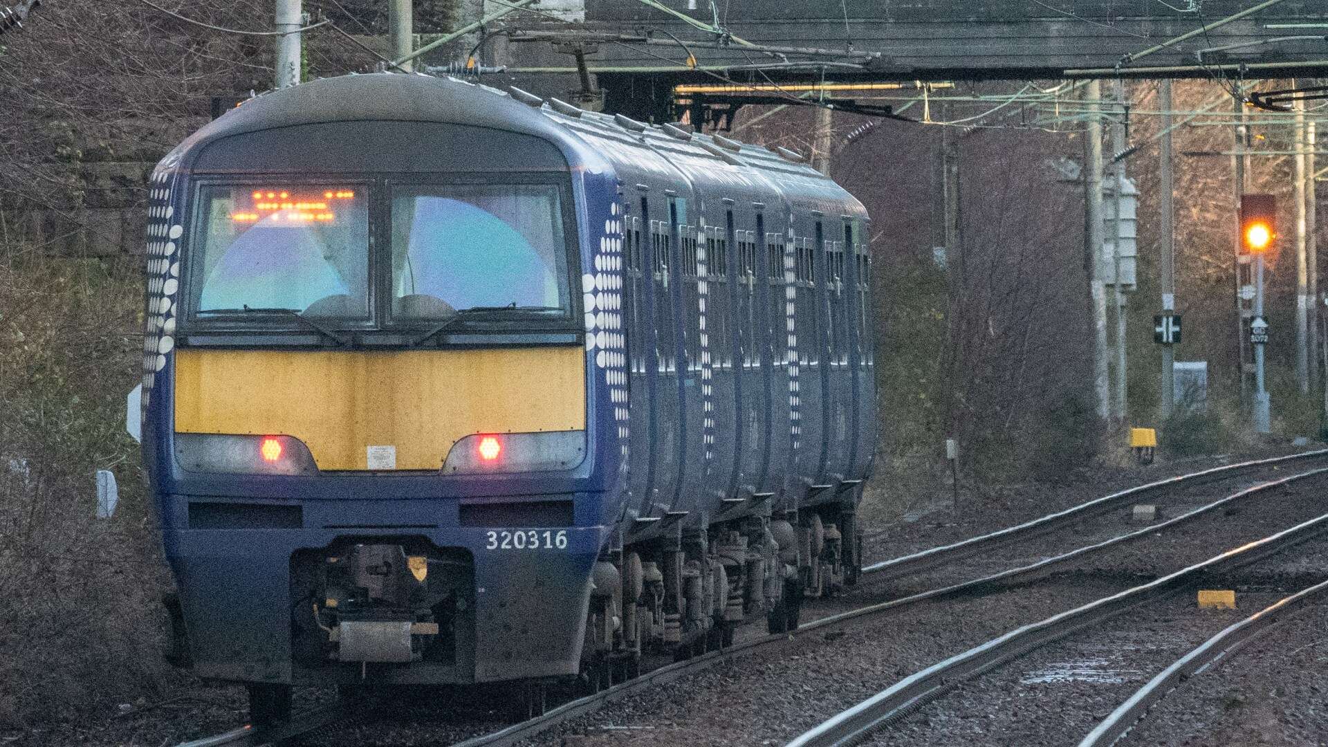 Labour bumper pay deal for train drivers could cause Xmas travel havoc