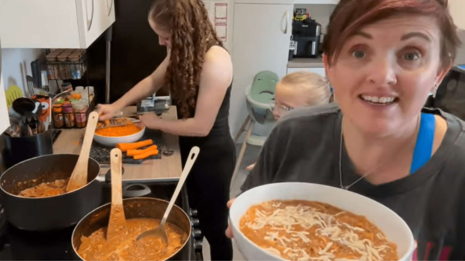 Mum-of-12’s ‘winging it’ lasagne soup that kids love & heats you up on snow days