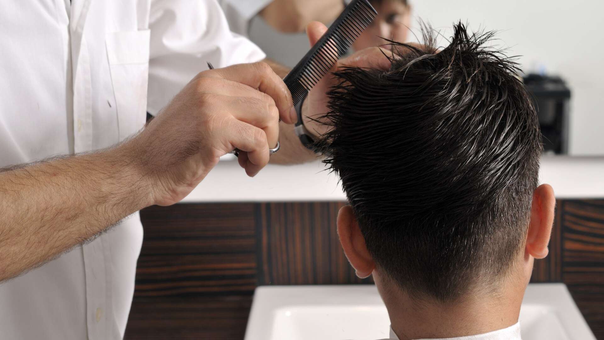 I’ve been sexting my son’s barber, and now things are getting hairy