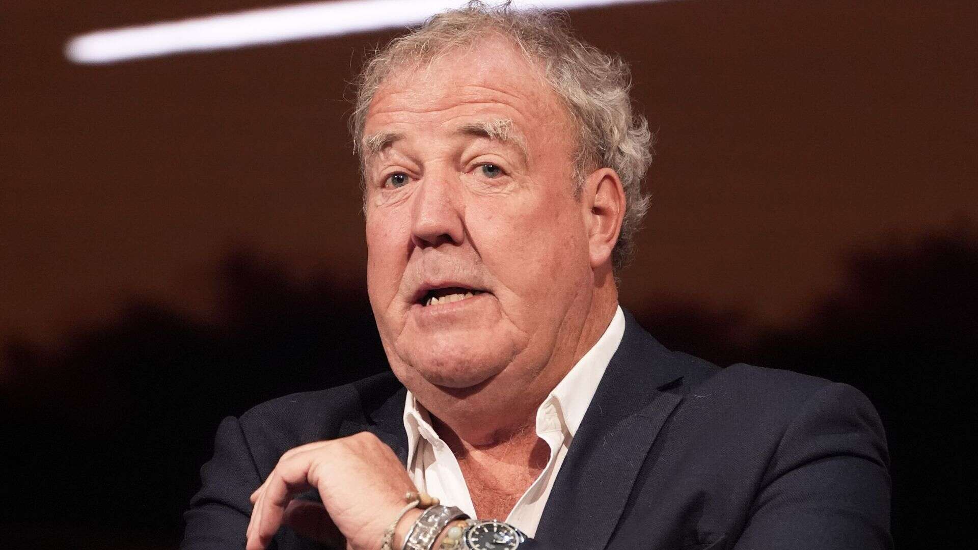 Jeremy Clarkson's horse runs out of gas amid 'unbelievable scenes' in mad race