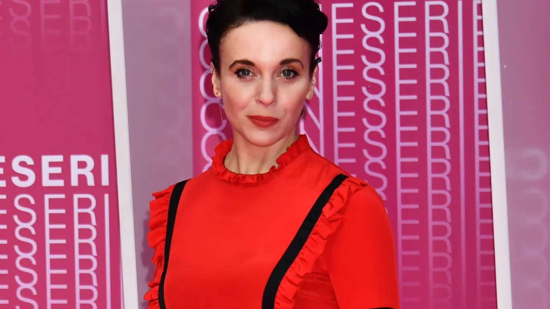 Cops probe bomb threat made to theatre where Amanda Abbington was performing