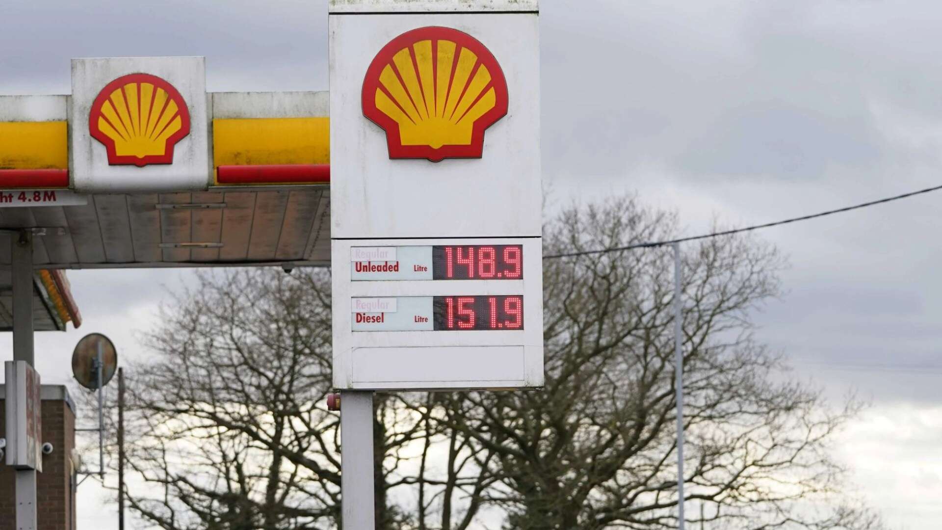 Fuel prices falling at record speed with pump prices £4 LESS than a month ago