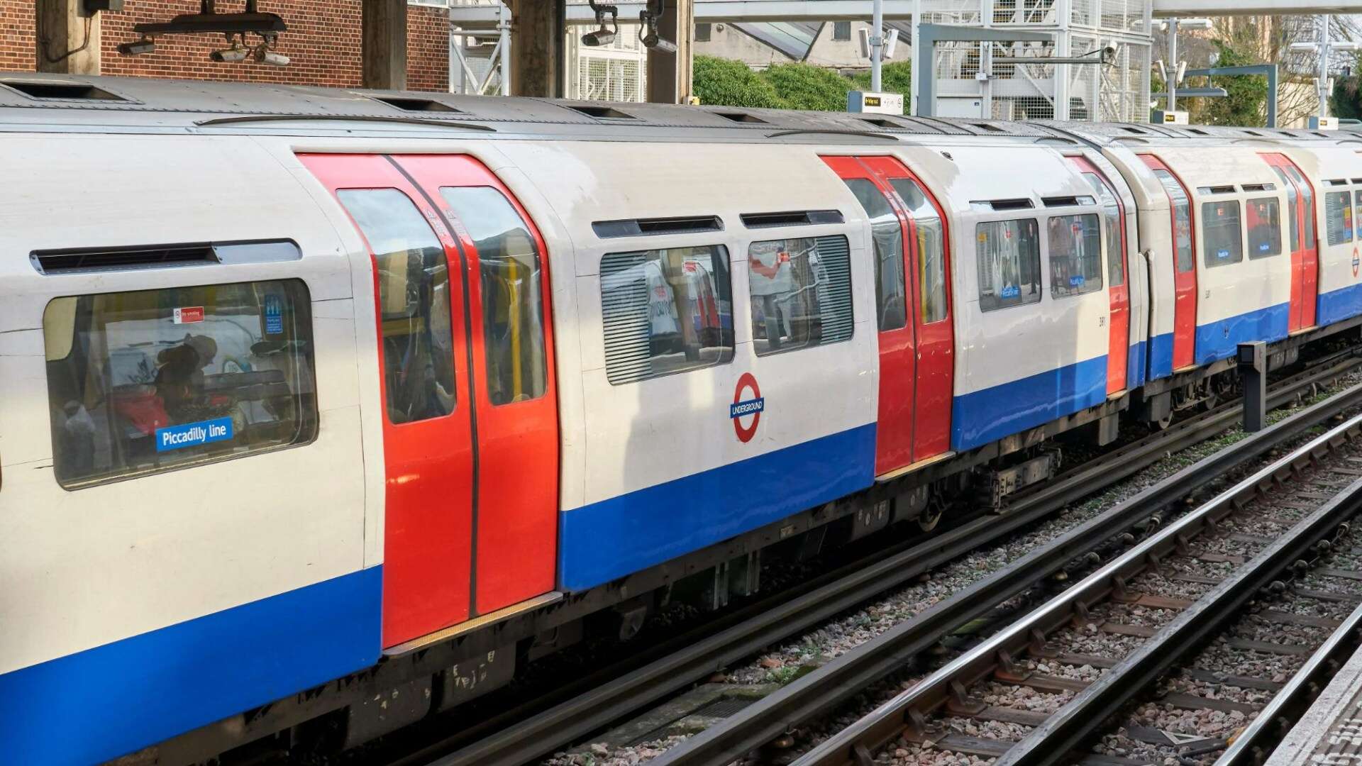 Boy, 17, arrested over TfL cyberattack 'hacked thousands of bank details'