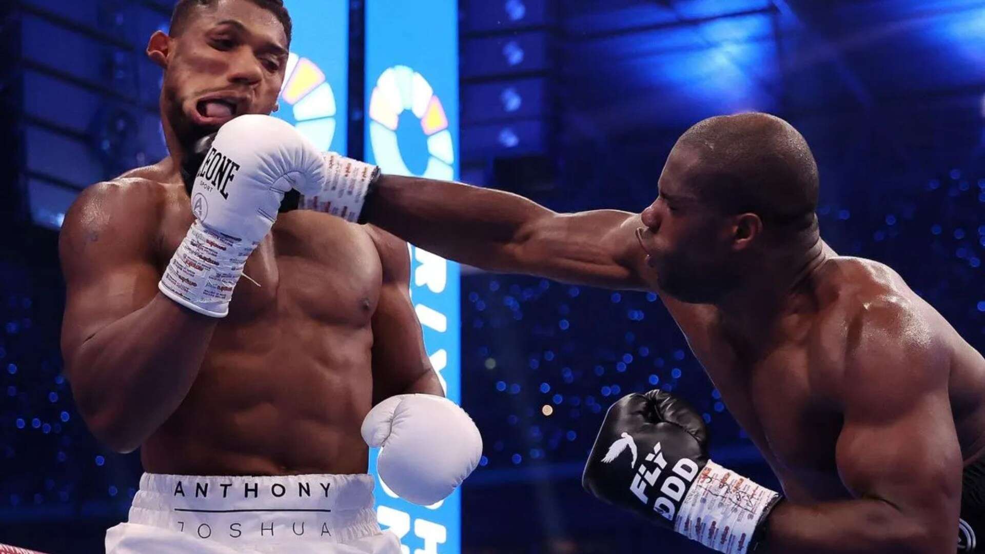 AJ's face distorted in incredible picture that shows Dubois' brute force