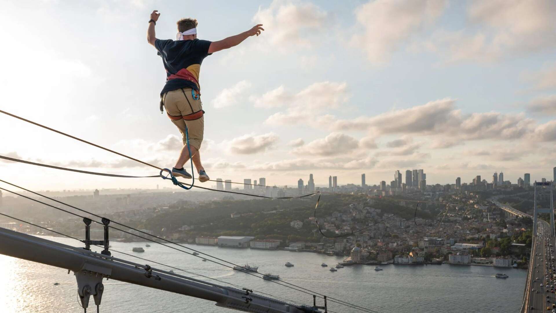 Stuntman becomes first person to cross into another continent on tightrope