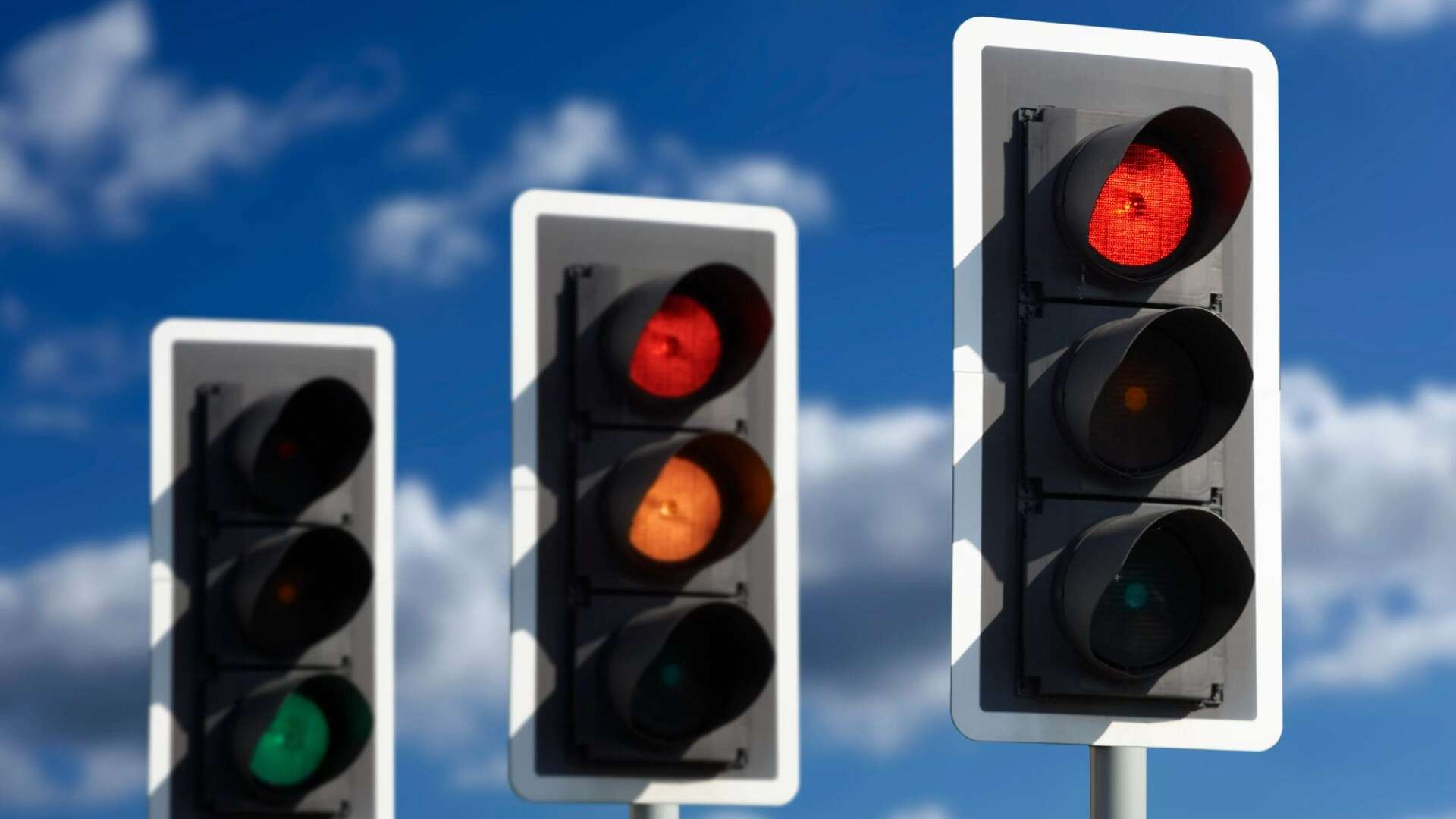 AI traffic lights to stop cars using sensors triggered by cyclists from 30m away