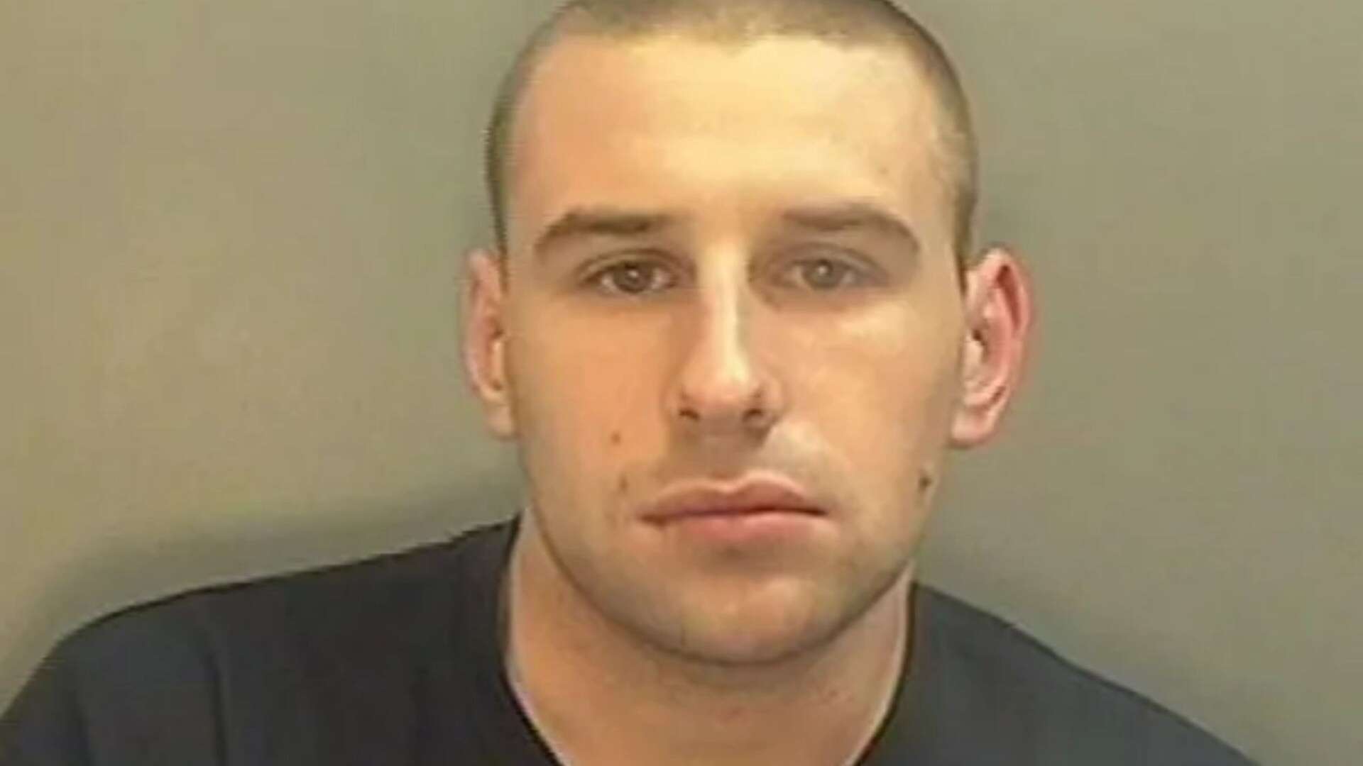 Violent Brit prisoner on the run after 'using ladder to escape Portuguese jail'