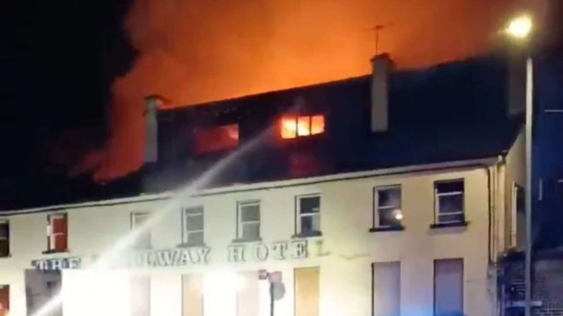 Huge blaze rips through hotel amid urgent 'avoid the area' warning