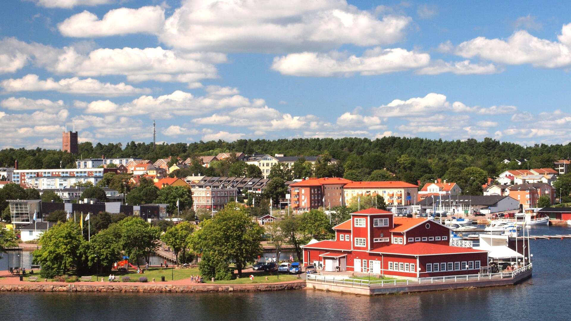 'Paradise' island in Europe has fairytale towns and bright blue lagoon