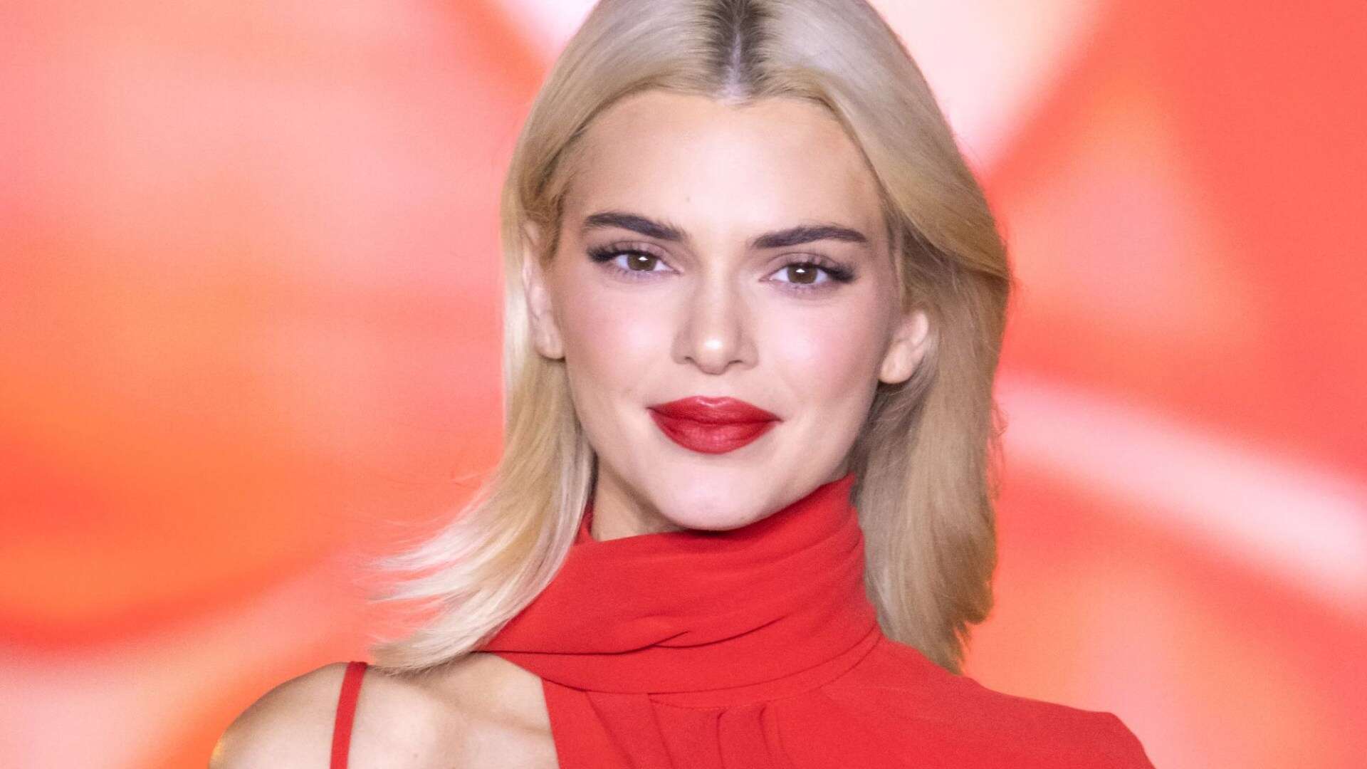 Kendall Jenner debuts blonde hair on catwalk at Paris Fashion Week