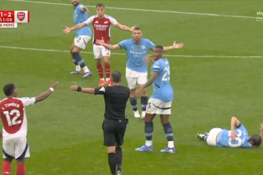 Arteta loses it as Trossard sent off for making SAME daft offence again