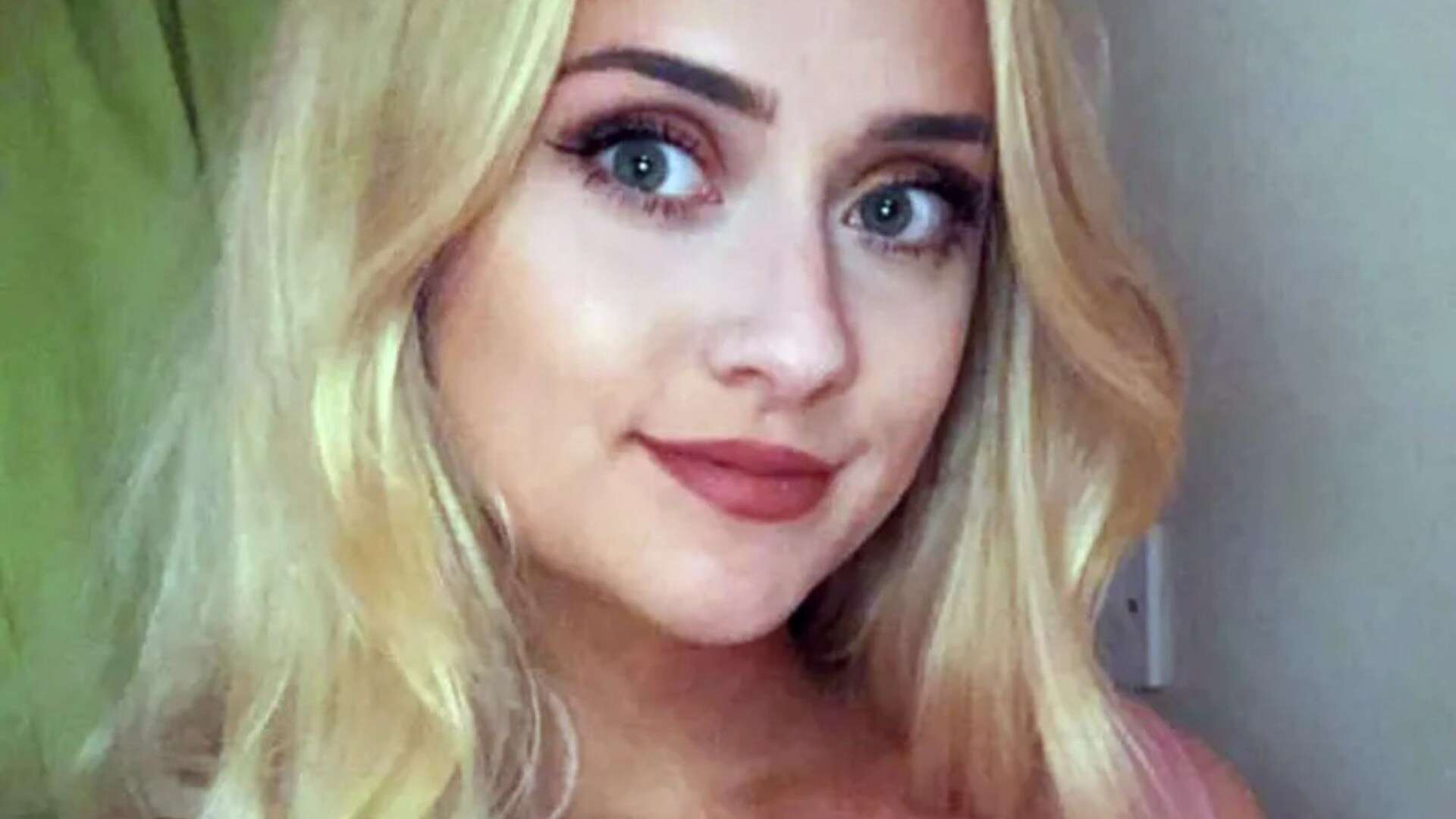 Woman 'died falling from van as boyfriend desperately tried to stop her'