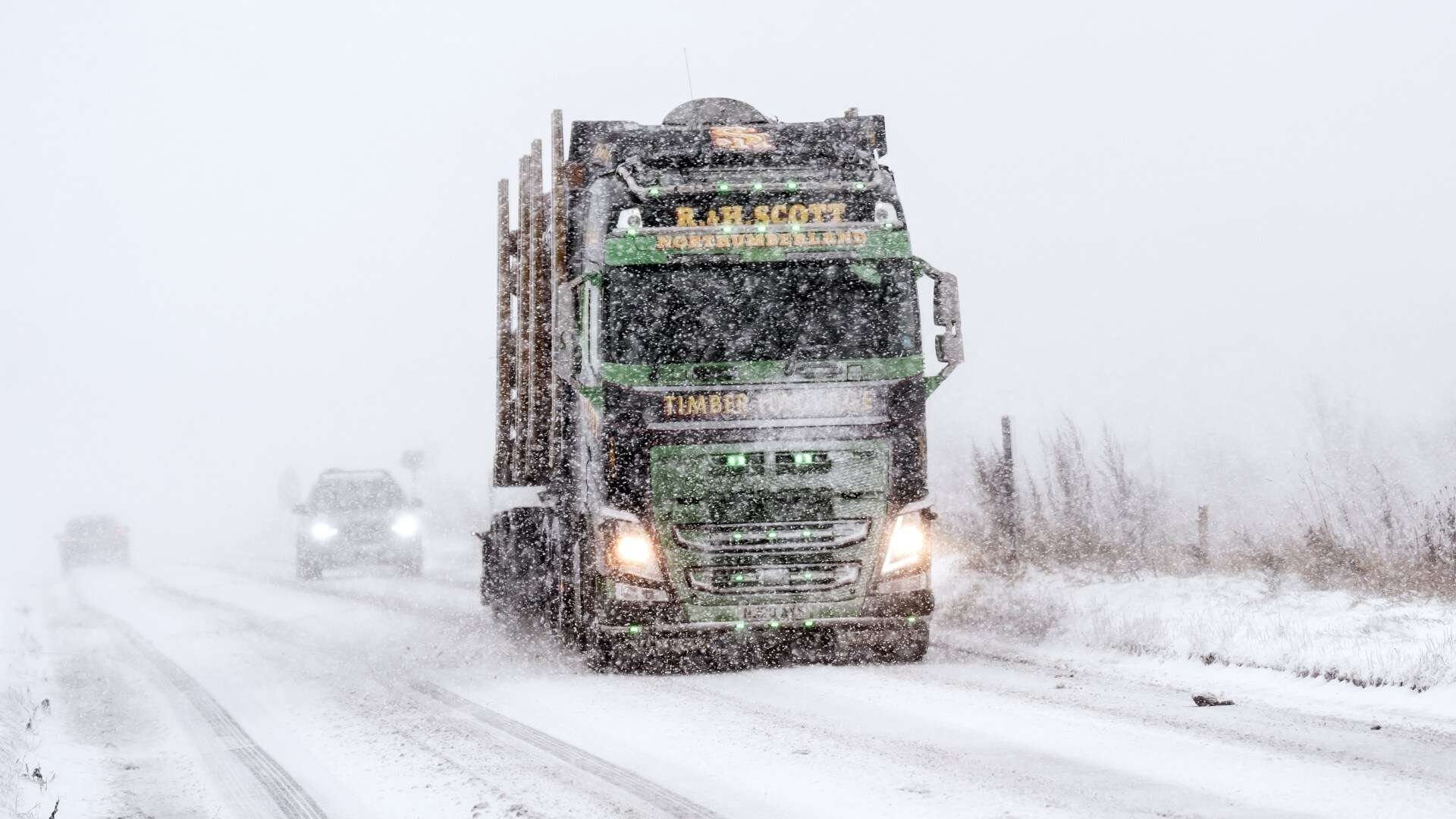 Map reveals where snow is falling in UK - as Met Office gives Xmas Day forecast