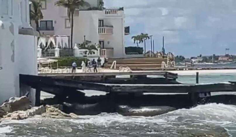 Jet ski assassins gun down man on beach in front of tourists in Cancun