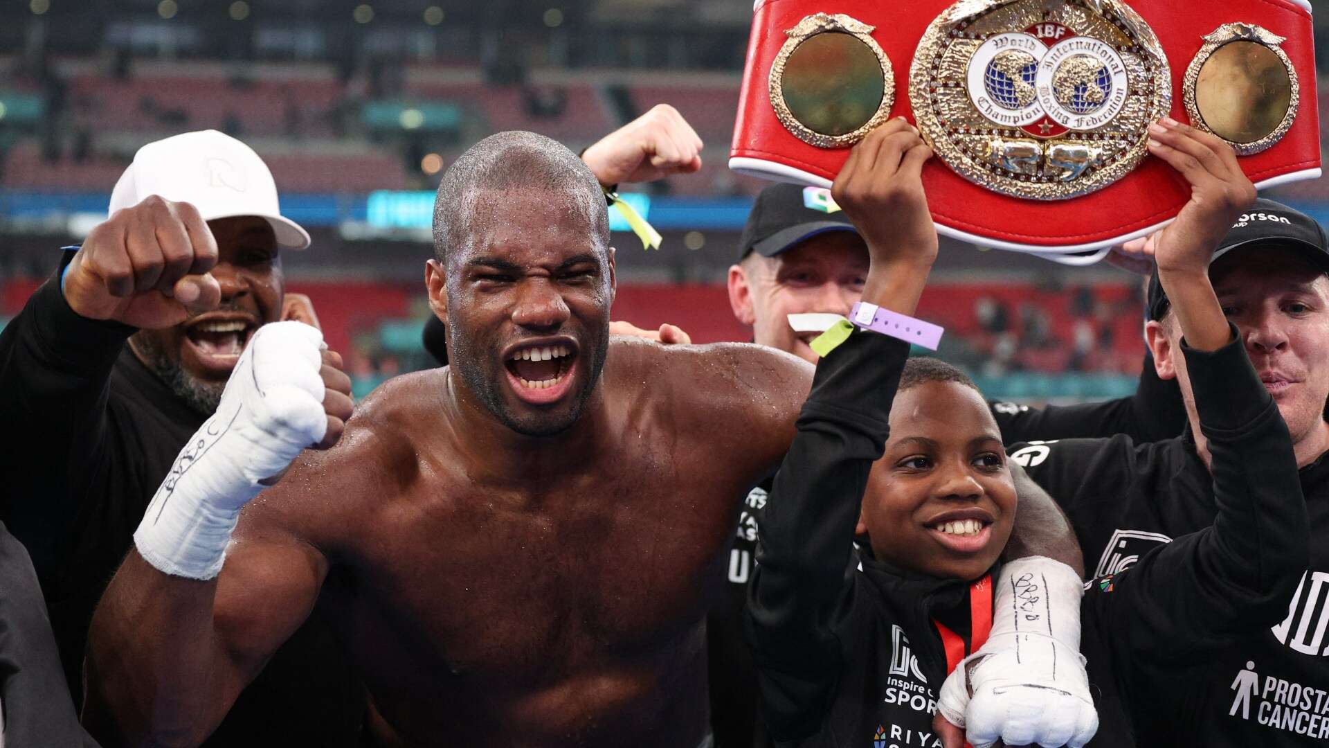 Dubois called out by ex-champ in bout 'fans would love' after AJ shock