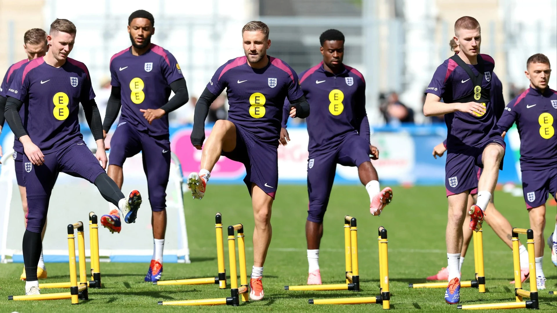 Chelsea legend tips 'real leader' to fill Maguire's hole in England defence