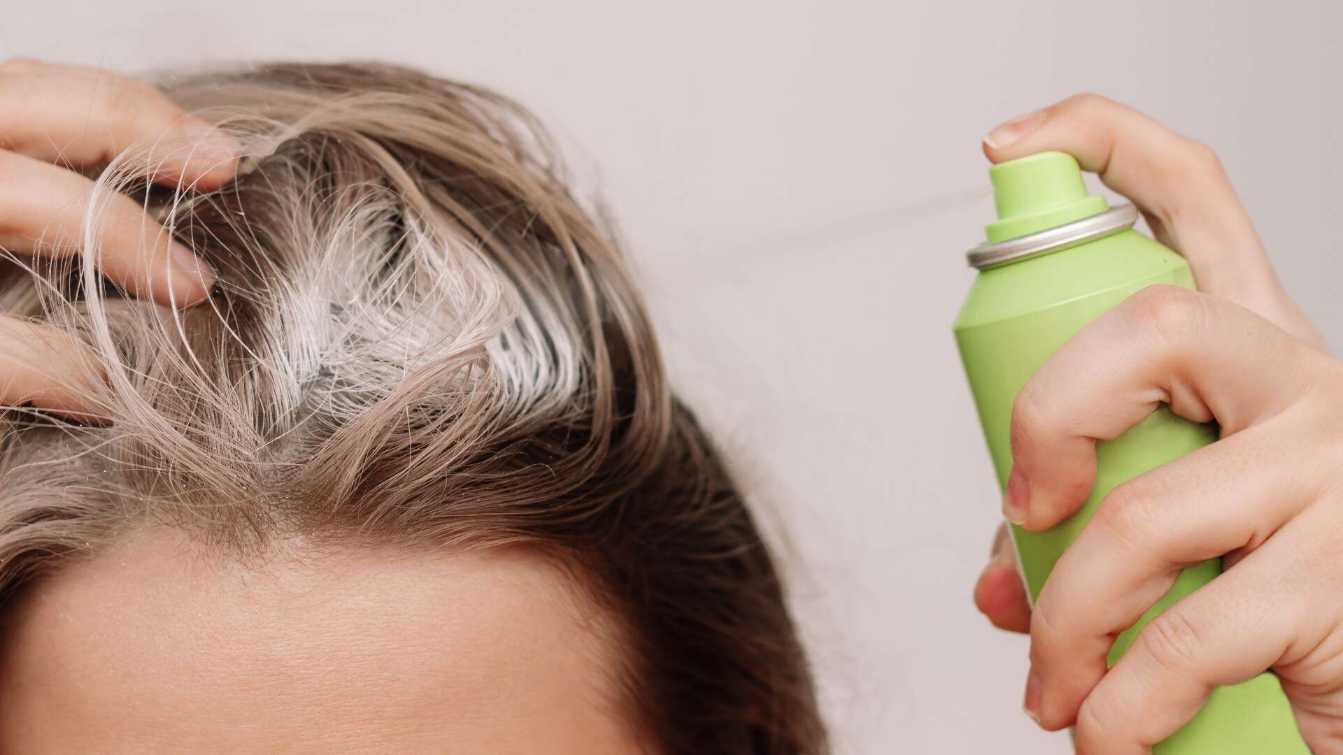 People are using dry shampoo wrong - spraying in the morning is a big mistake