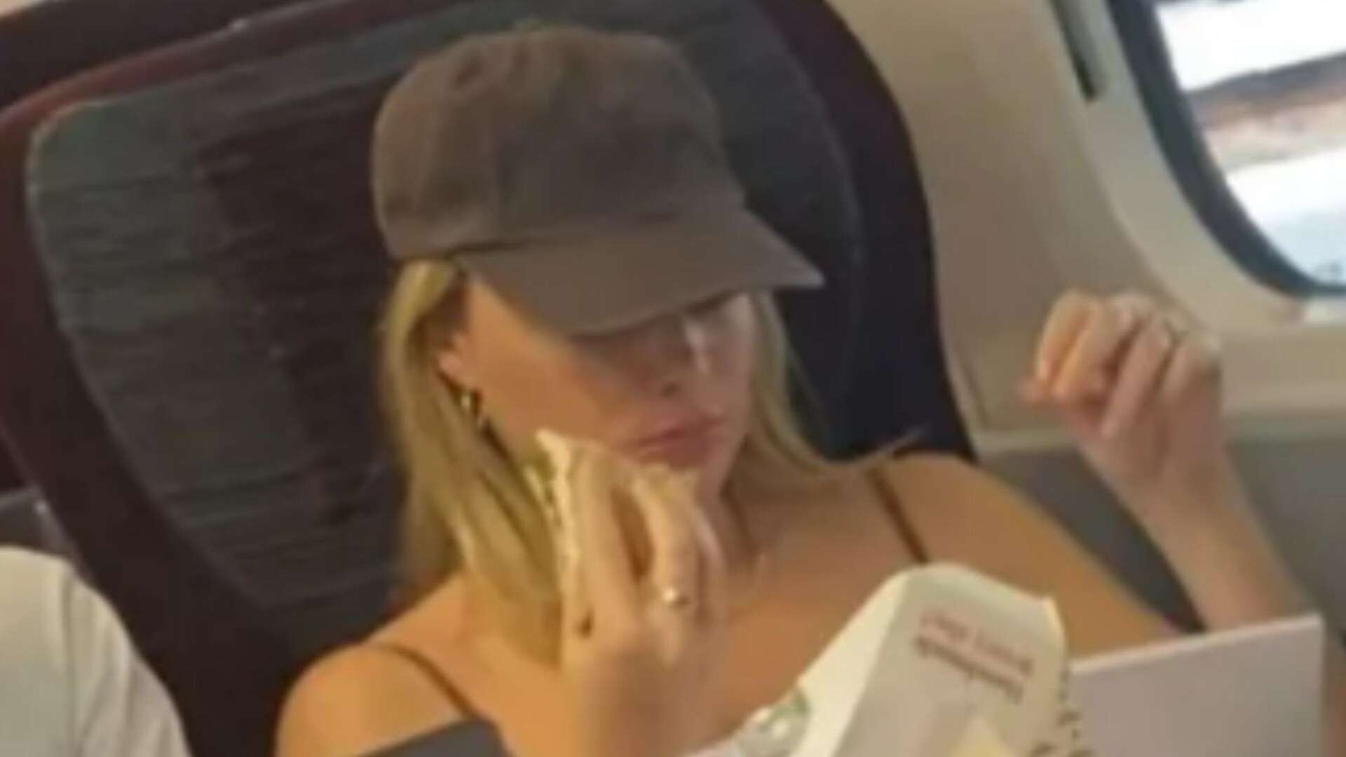 Train passengers stunned as they spot Hollywood star travelling to Edinburgh