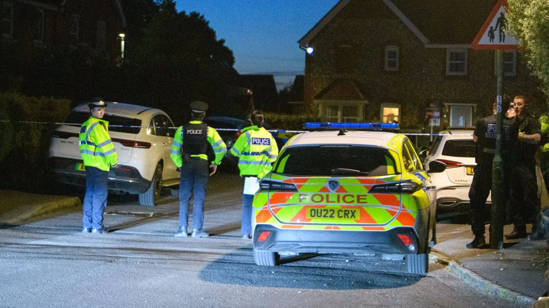 Cop shot in leg with crossbow before suspect gunned down by police
