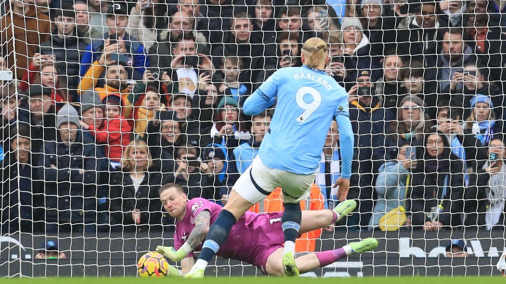 Everton goalie Pickford's cheat sheet revealed on BOTTLE as he saves Haaland pen