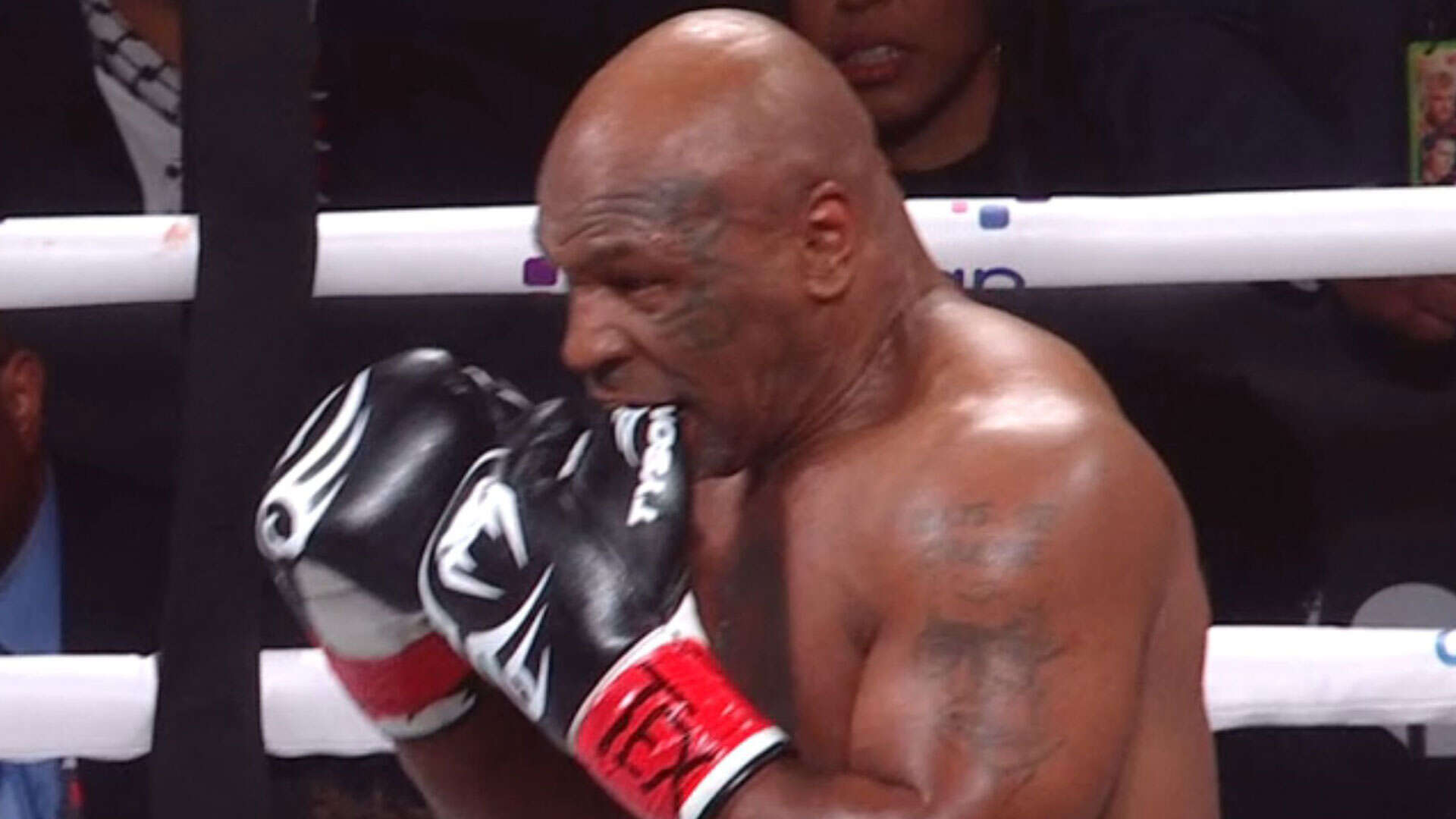 Netflix commentators baffled after spotting Mike Tyson repeatedly bite his glove