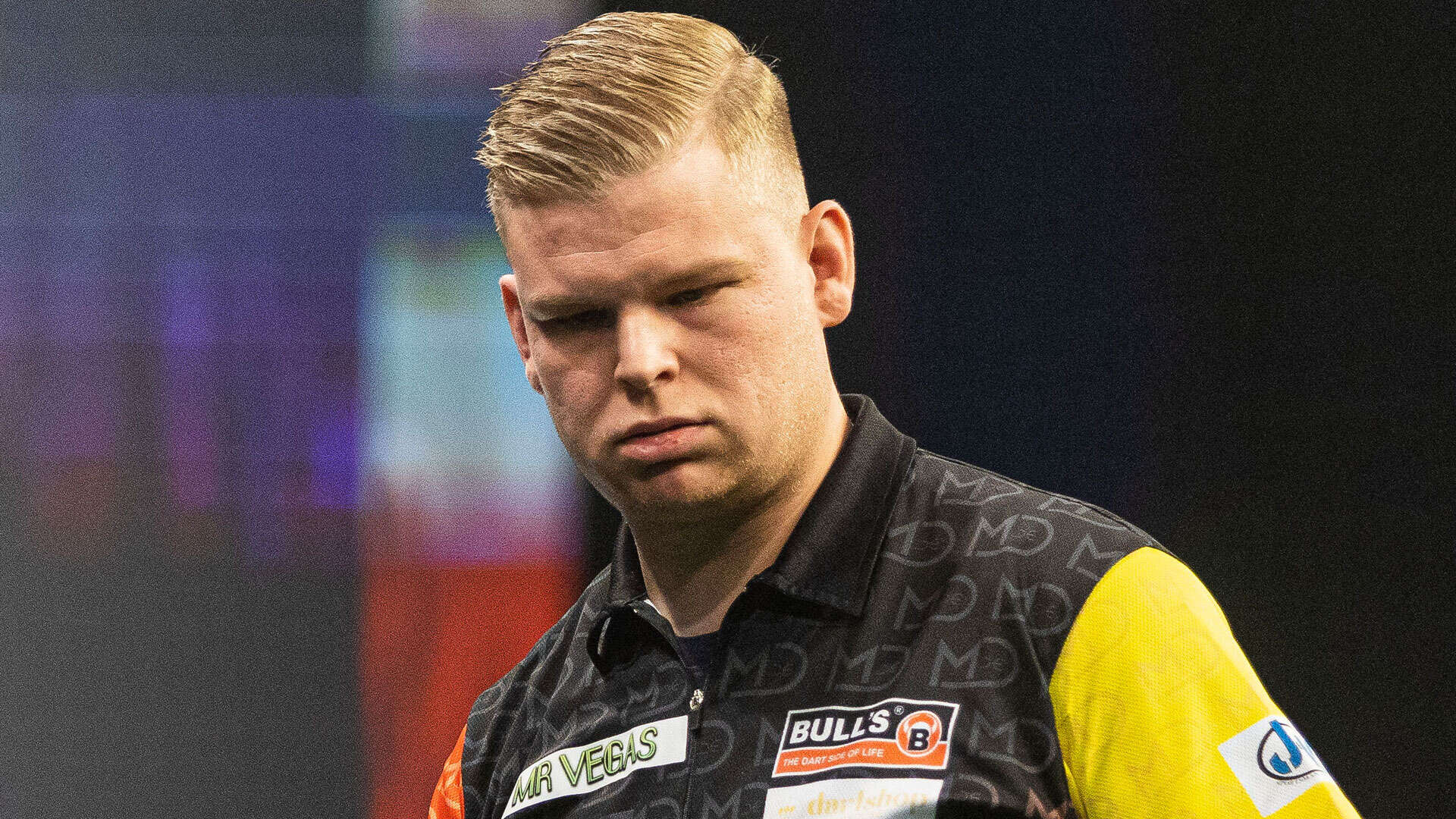 De Decker hits out at darts ref for failing to intervene in Littler defeat