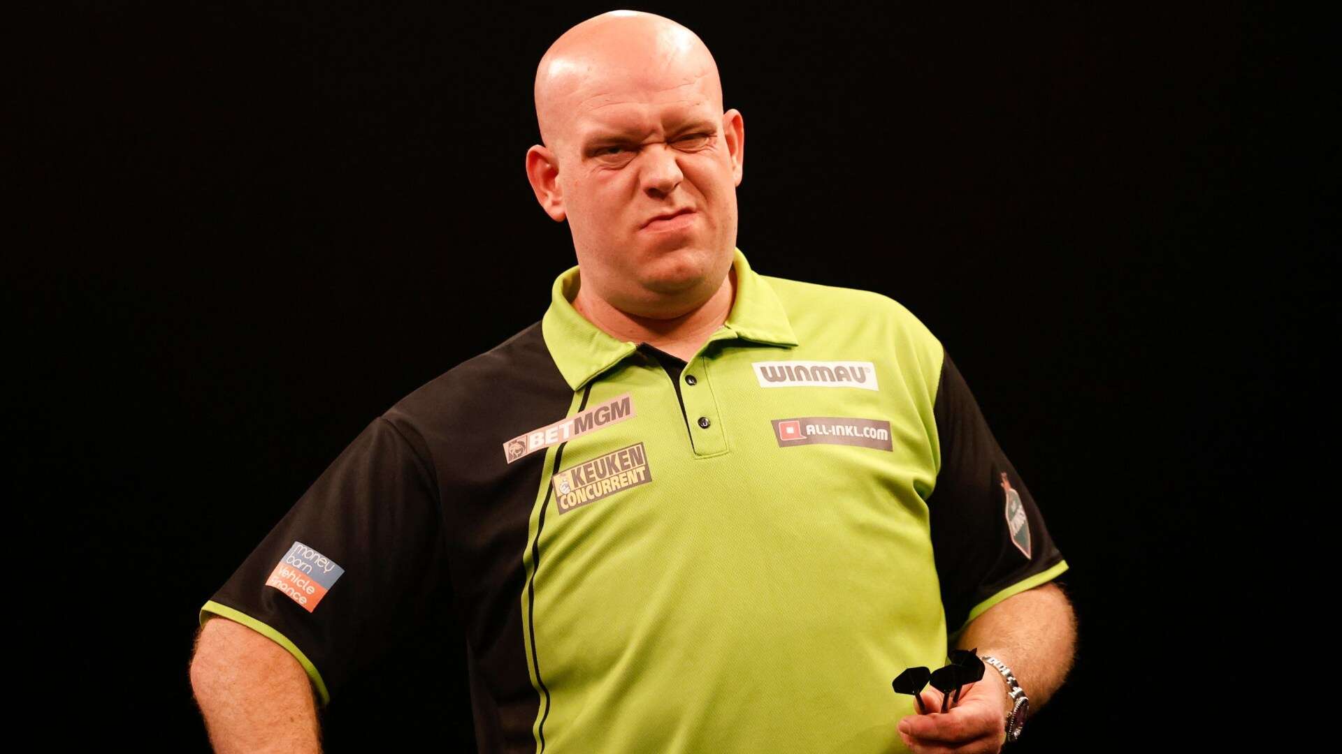 Michael van Gerwen's 'awkward' antics leave Sky Sports commentator baffled