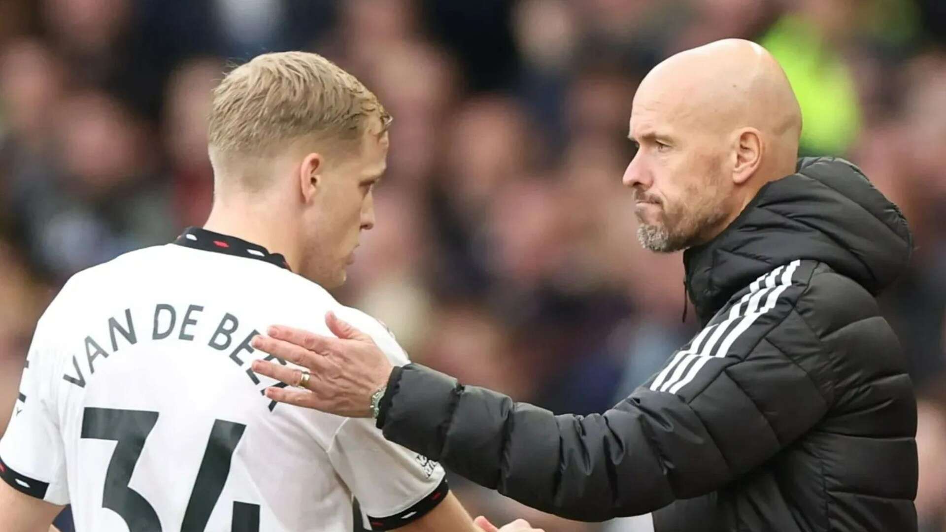 Van de Beek shuts down reporter when asked about Man Utd troubles