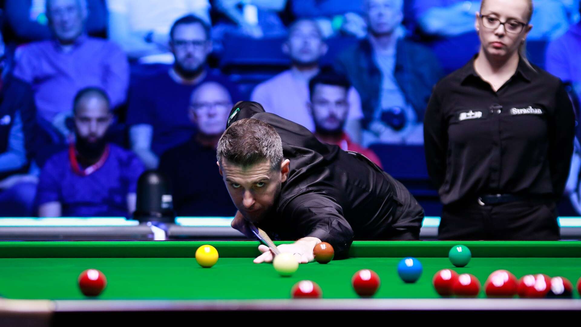 Selby LEADS Higgins in tense final as pair bid for £100k prize