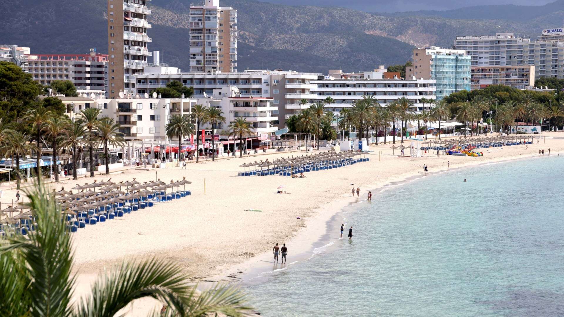 Brit seriously injured after 'falling backwards over wall' on Magaluf night out