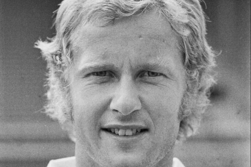 Former Chelsea and Fulham star Barry Lloyd dies aged 75