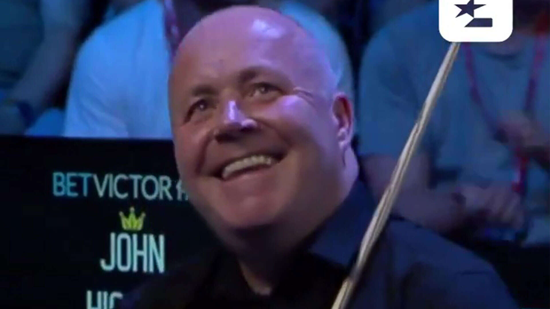 Watch John Higgins get standing ovation for reaching incredible milestone