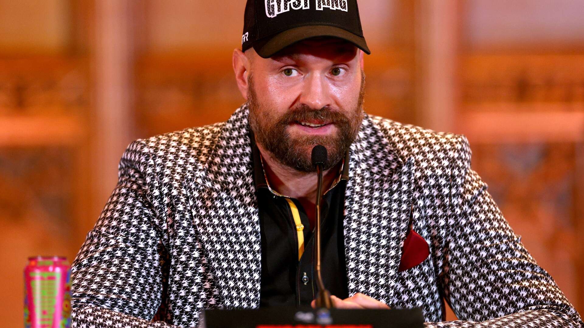 Fury sends rude message to Usyk with subtle detail in suit he wore to presser