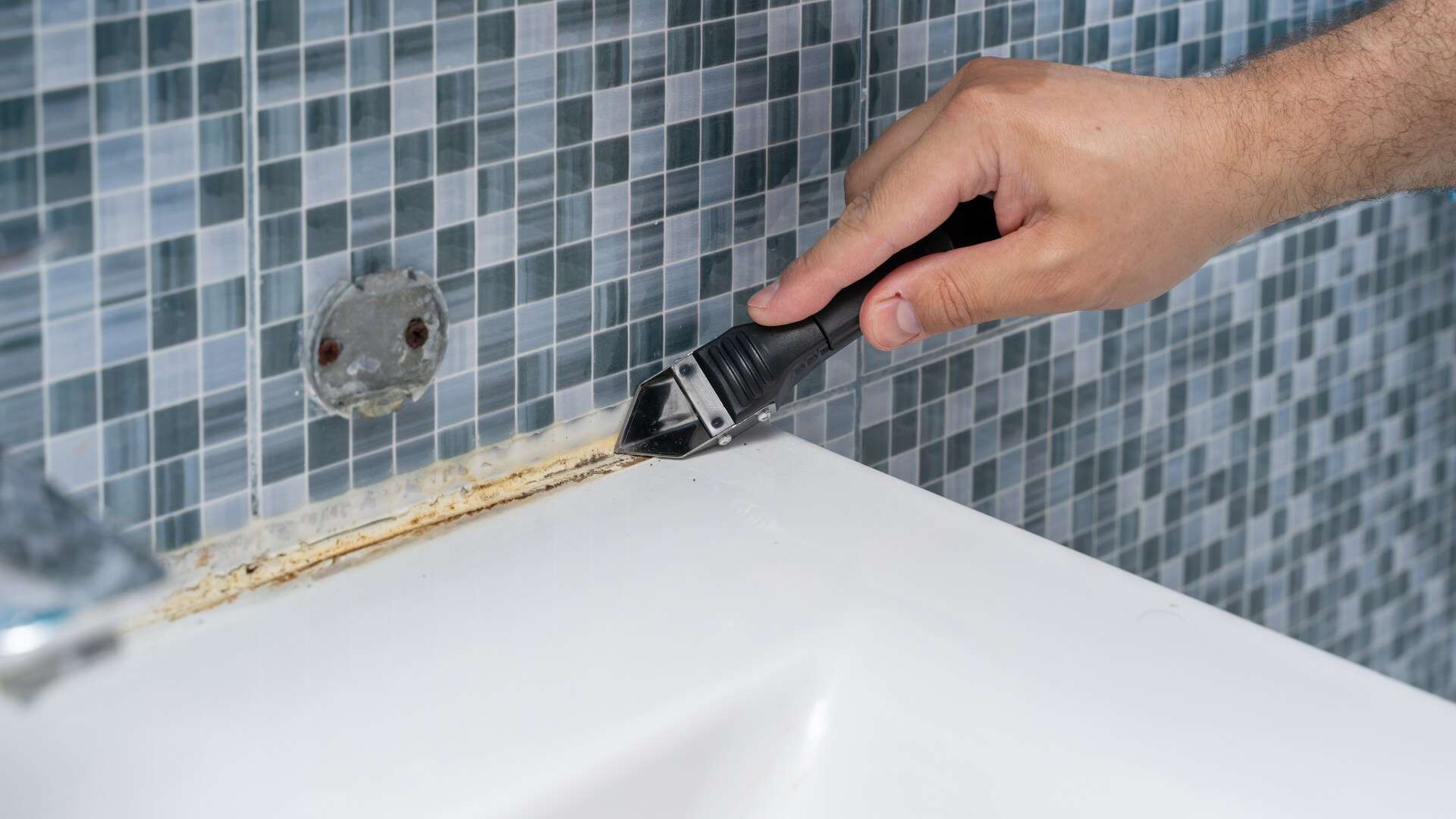 The exact bathroom temperature to maintain this winter to stop mould