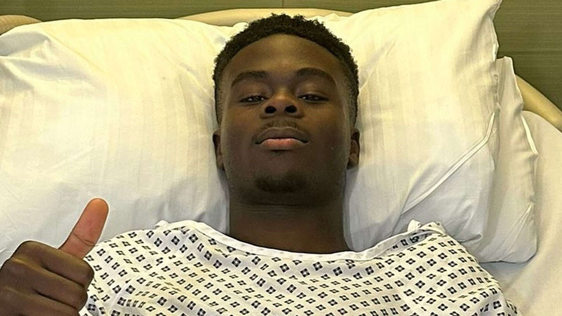 Saka posts picture from hospital bed after Arsenal star undergoes surgery