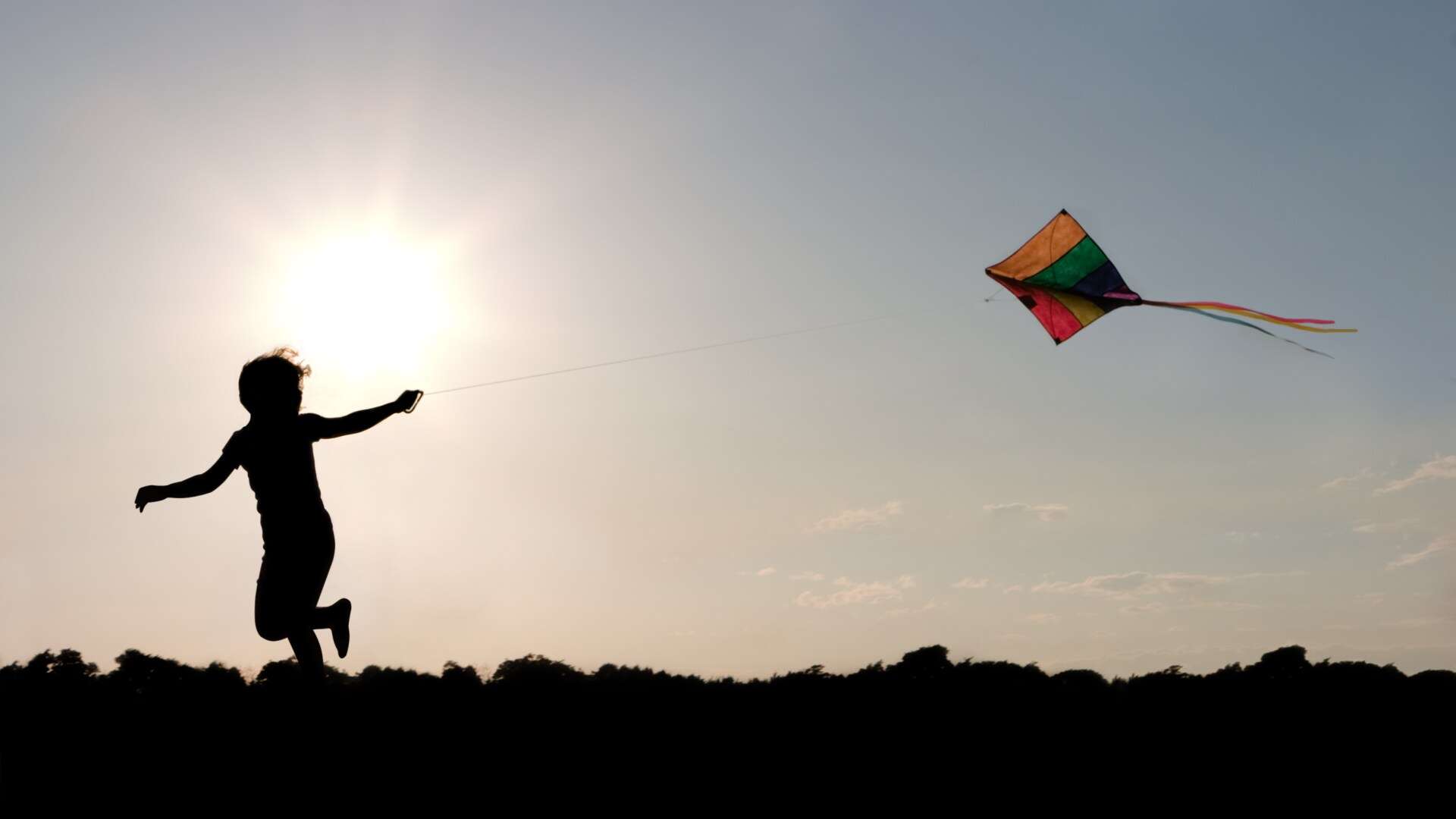 Three savvy tips to make most of blustery weather with your kids by flying kites