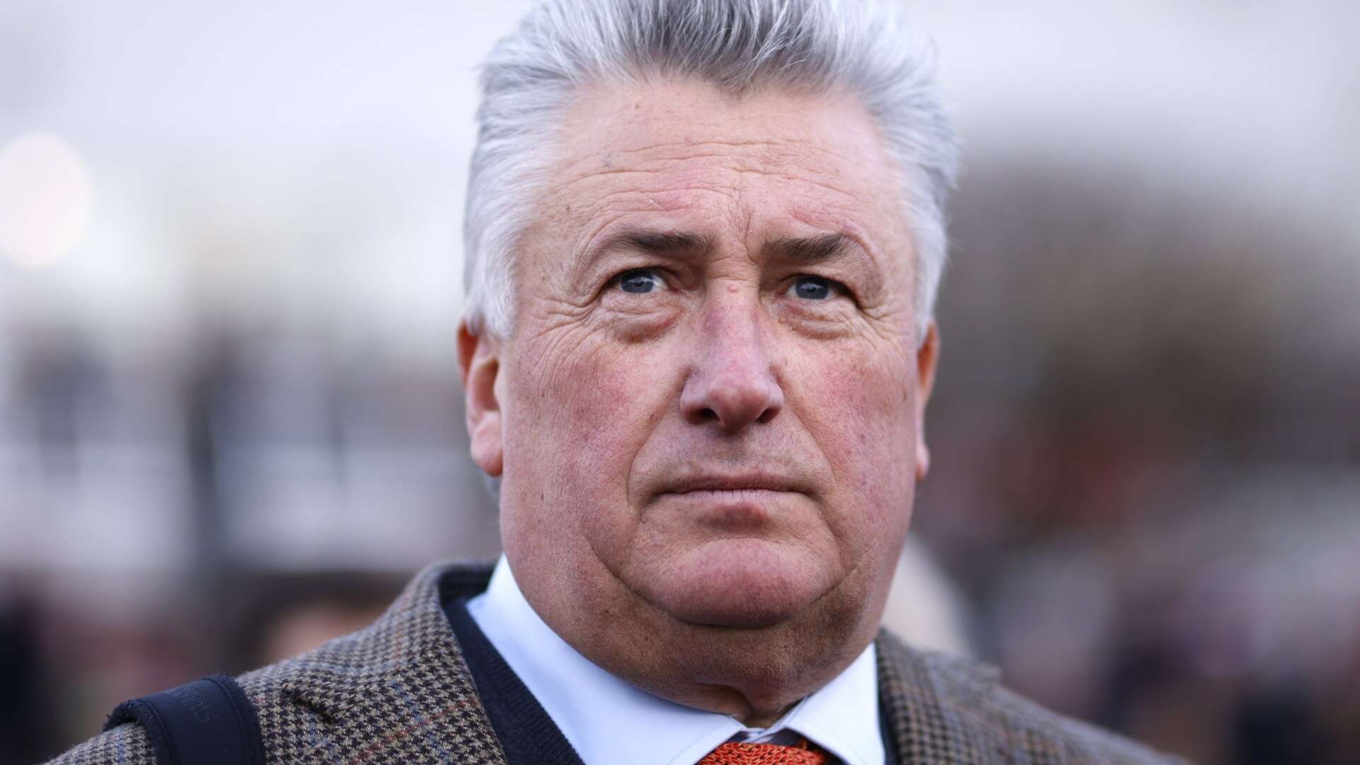 Paul Nicholls pulls hot favourite from first big race of the new jumps season