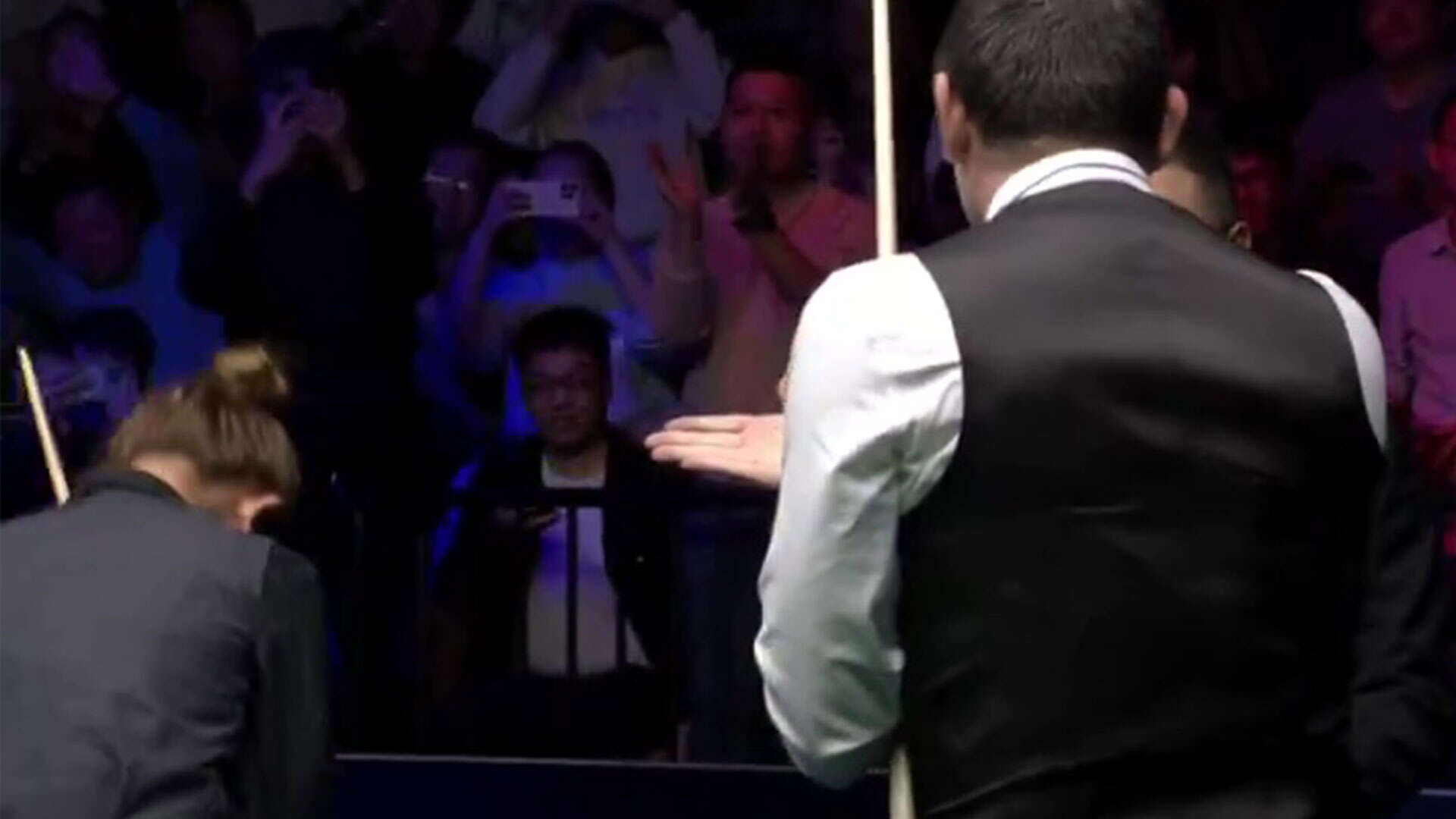 Ronnie O'Sullivan makes 'very gracious' gesture after beating women's No1