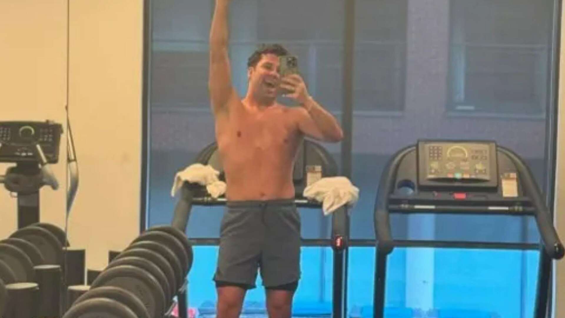 Joe McElderry shares shirtless gym selfie as he shows off body transformation