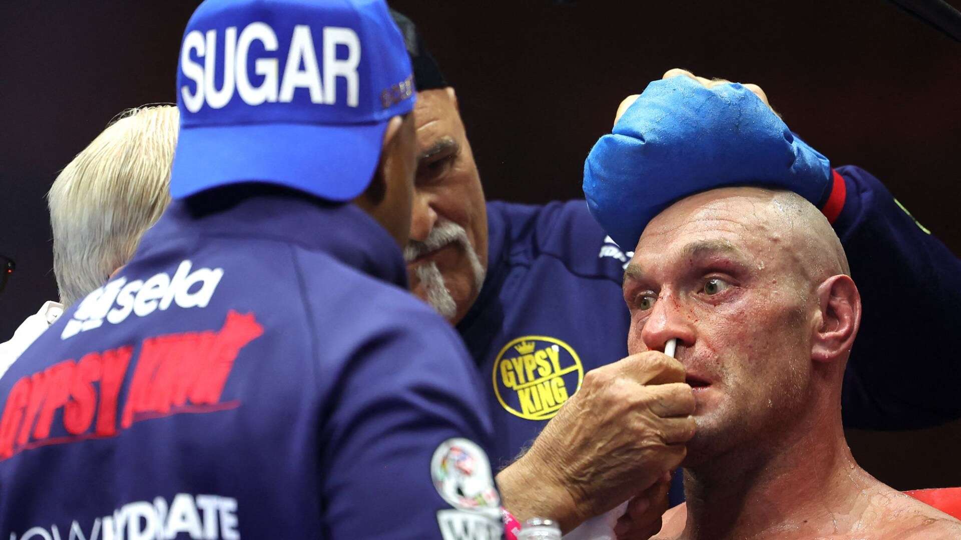 Tyson Fury responds to pleas to remove dad John from his training team