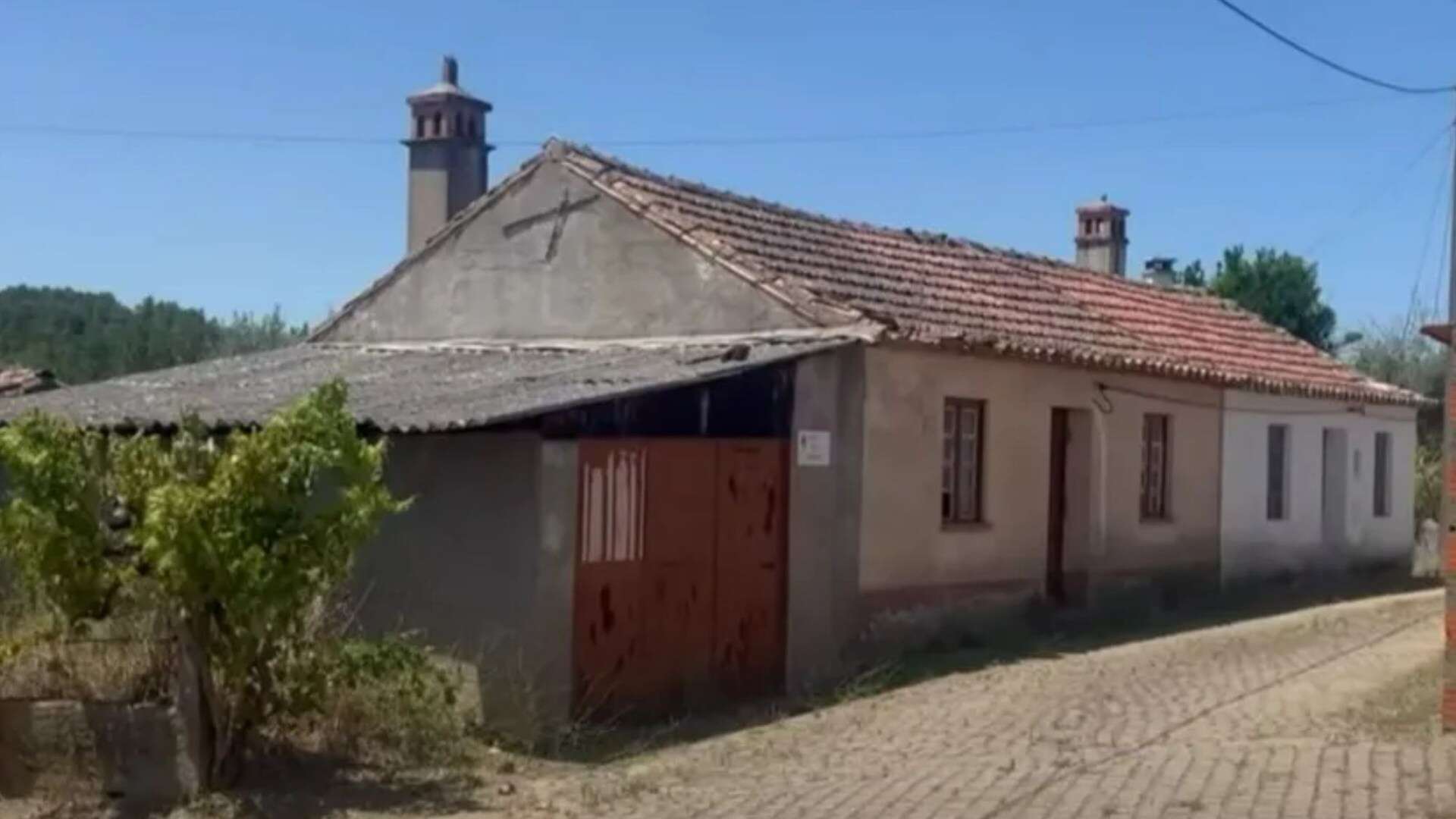 I bought a £12k house with garage & shed in sunny ramshackle ghost town