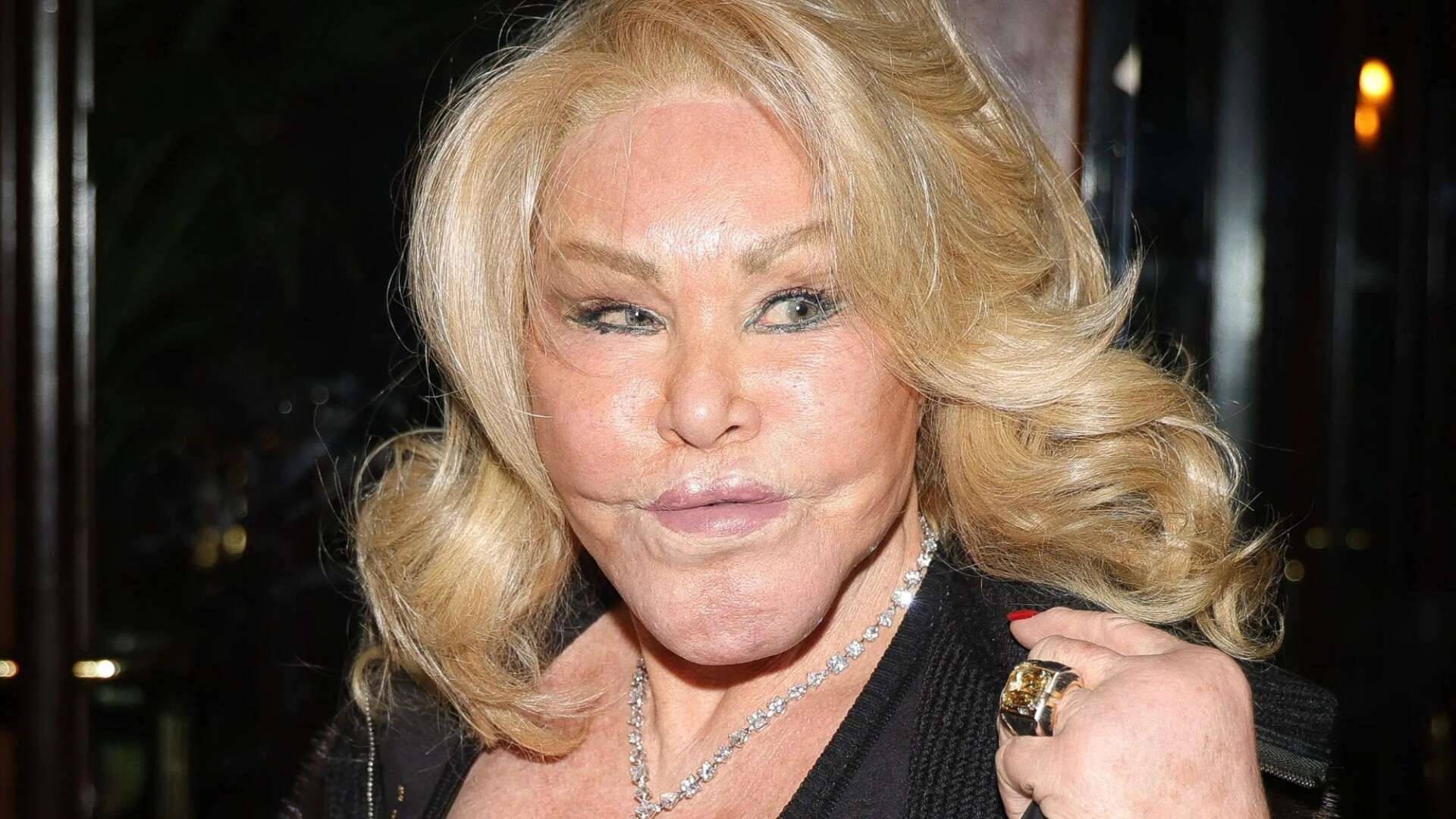 'Catwoman' Jocelyn Wildenstein shows off huge diamond at dinner with toyboy