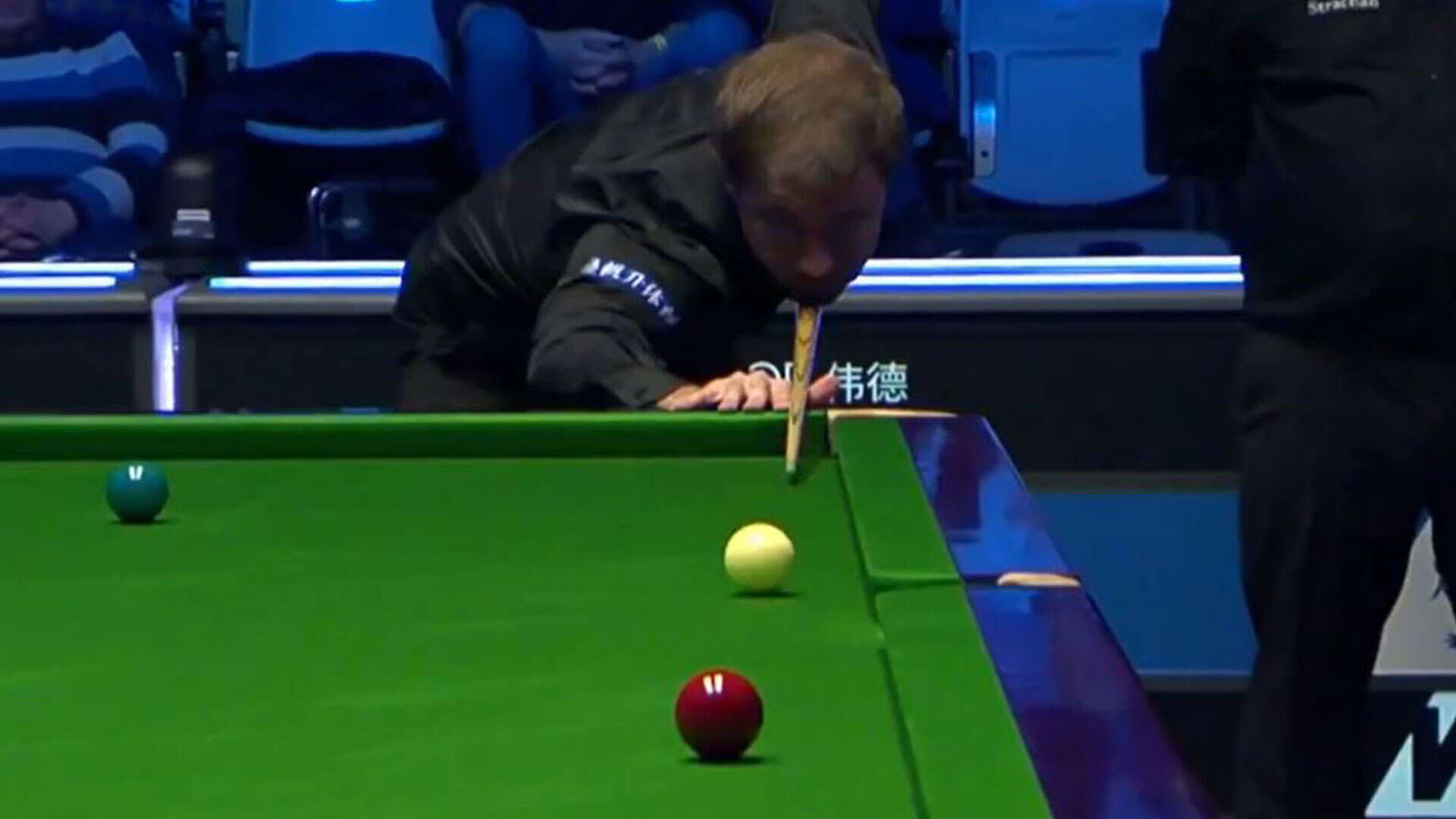 Snooker star stunned as Lisowski concedes frame in bizarre way