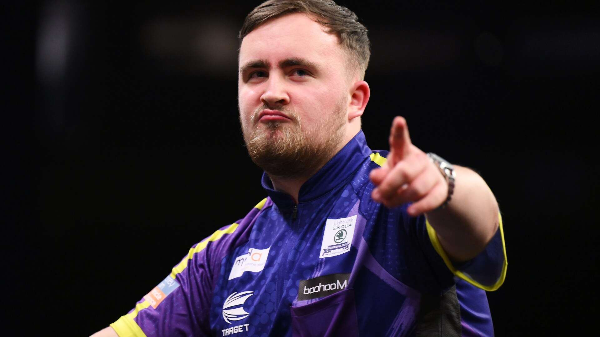 Latest with Michael Smith in action as Luke Littler waits